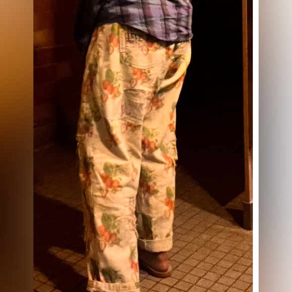 Magnolia Pearl Bobbie trousers ***STRAWBERRIES*** - Picture 3 of 3